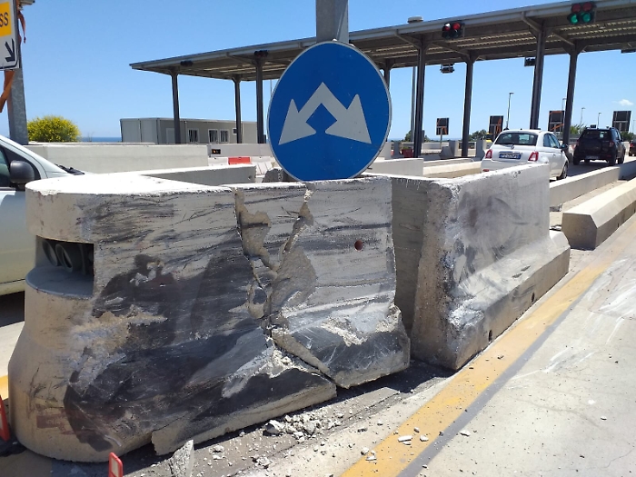 Nuovo incidente al finto casello di Cassibile: &laquo;Sar&agrave; buttato gi&ugrave;&raquo;