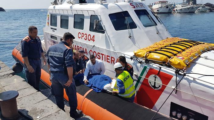 Un ennese colpito da ictus su un traghetto soccorso dalla Capitaneria di porto