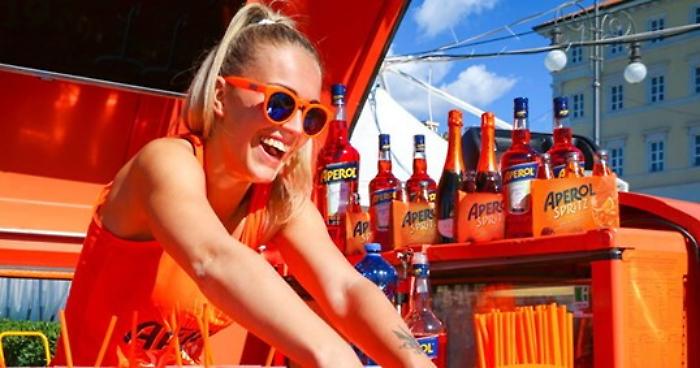 Aperol Spritz: Castellammare del Golfo si tinge di arancione 