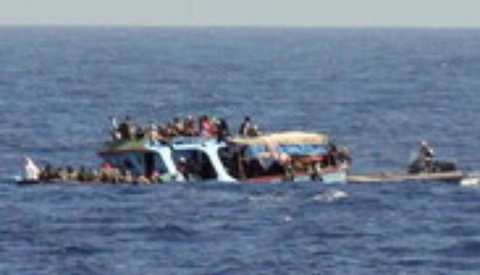 Migranti, "150 dispersi nel Mediterraneo" Secondo testimoni corpi galleggiano in mare