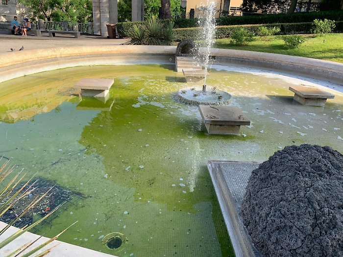 Catania: la fontana della villa Bellini una vergogna.