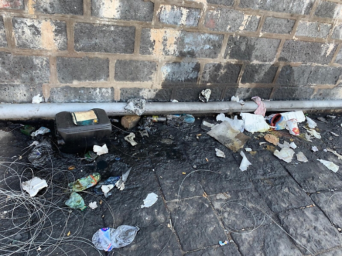 Catania: incivilt&agrave; e sporcizia nel molo di Ognina