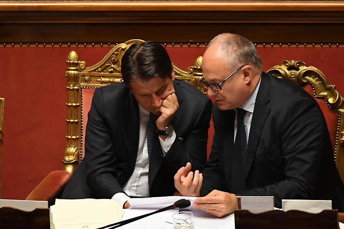 Manovra Governo, una miriade di mini-tasse e rincari sul fumo