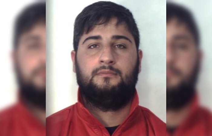 Catania, spacciatore prende a morsi i carabinieri per sfuggire all'arresto