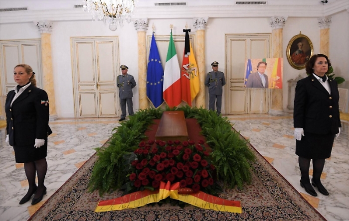 Palermo, l'addio a Sebastiano Tusa: celebrati funerali dell'ex assessore