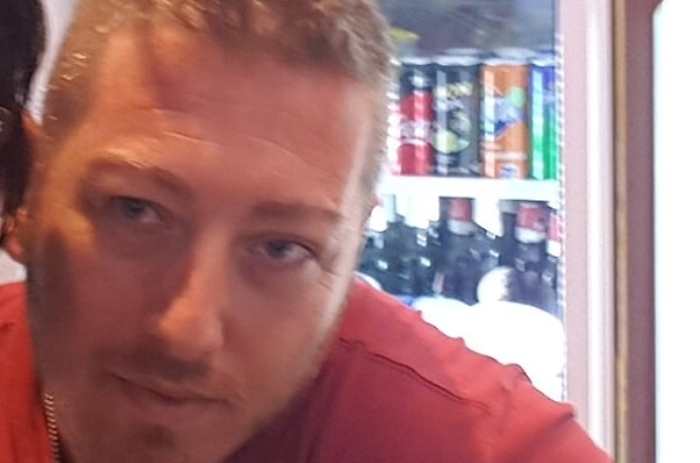 Agrigento: trova portafogli con 1.500 euro e li restituisce al turista che lo aveva perso