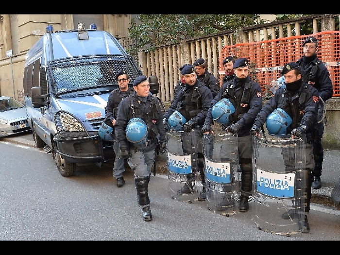 Polizia sgombera Lambretta a Milano