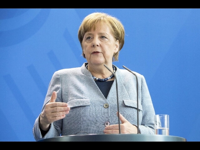 Merkel, entro giugno intesa con Francia