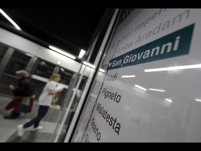 Guasto su metro, panico ed evacuazione