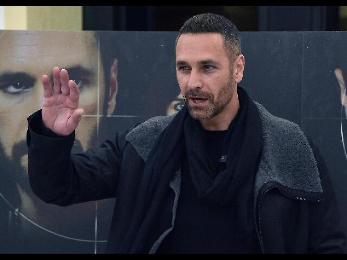 Lutto per Raoul Bova, dal 10 in scena