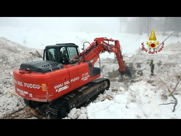 Rigopiano, recuperati 3 corpi, 21 morti