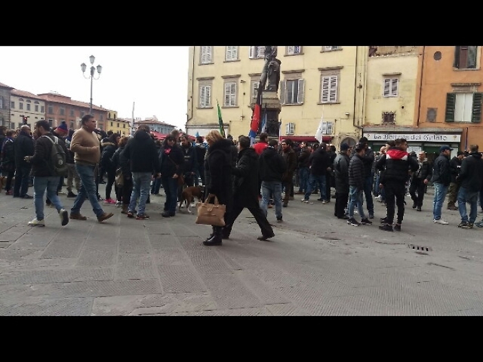 Calcio: Pisa, 300 in corteo contro Daspo