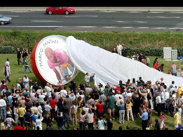 I cimeli di Pantani verso Cesenatico