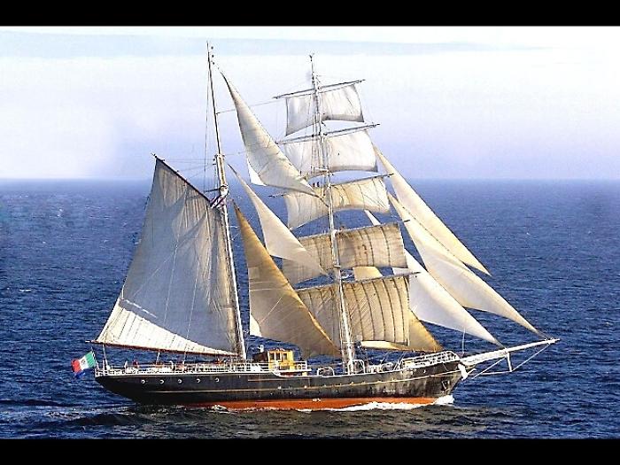 Marina mette in nave ragazzi fragili