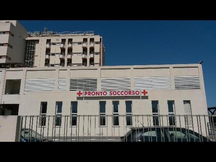 Con mano sotto ruspa,rischio amputazione