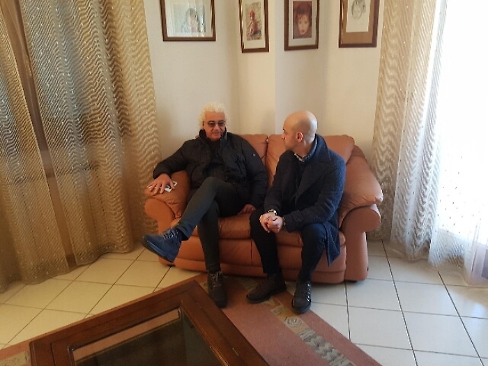 Sindaco Sarzana fa politica porta porta