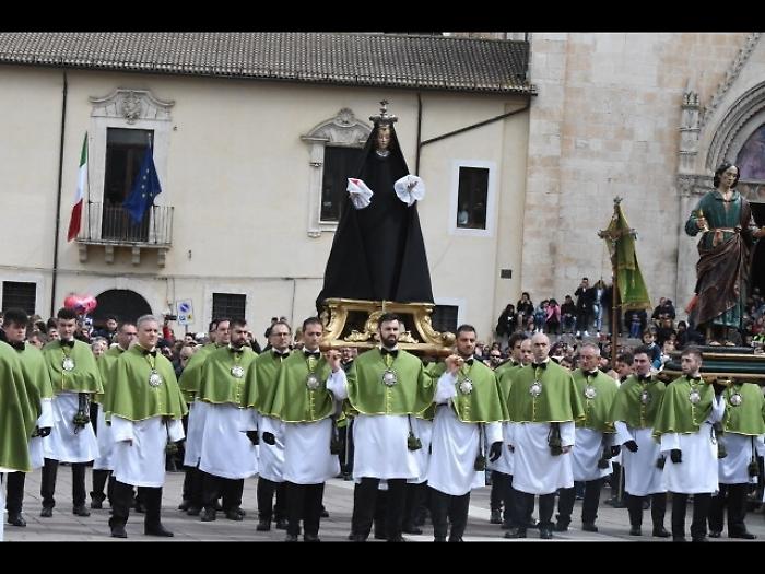 Madonna che scappa, a Sulmona in 10mila