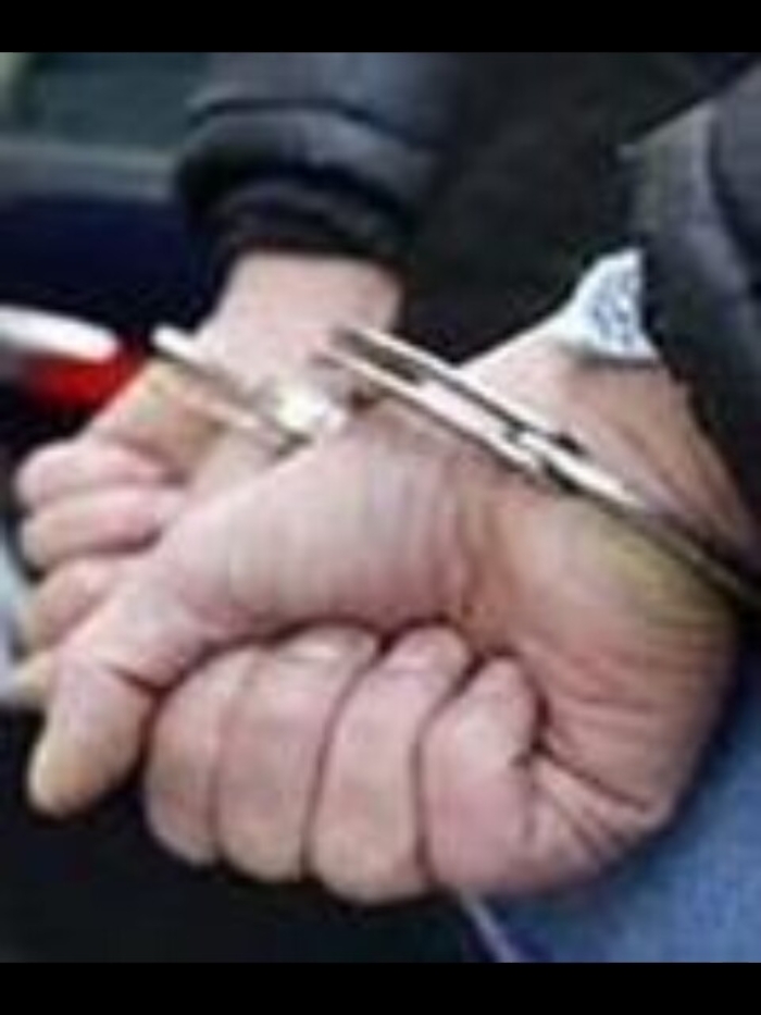 Morto carbonizzato in casa: un fermato