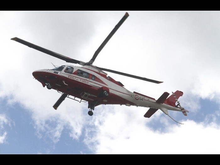 Si cerca ragazza, fidanzato impiccato