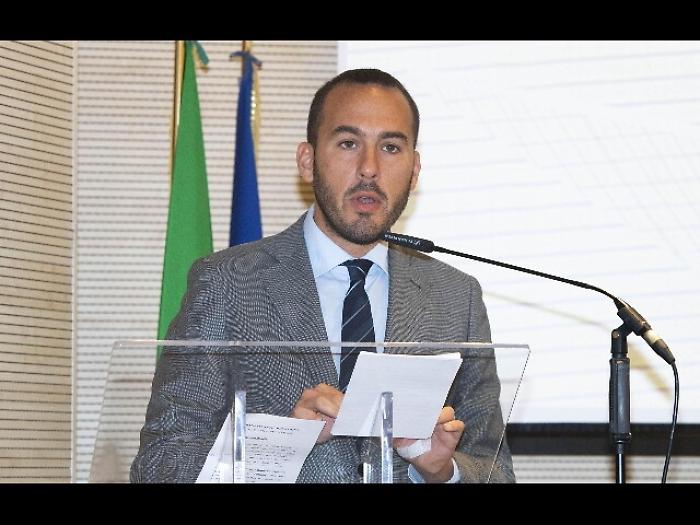 Di Stefano, abolire finanziamenti stampa