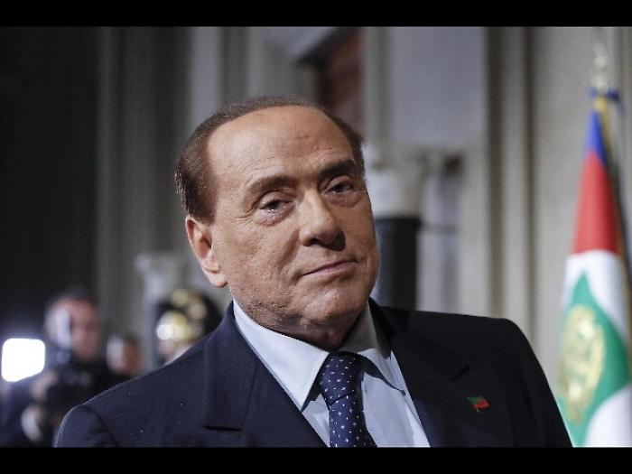 Consigliere M5s augura morte Berlusconi