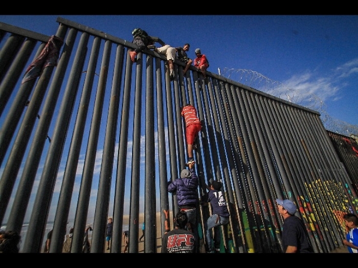 Pentagono: ok a 1 miliardo dlr per muro