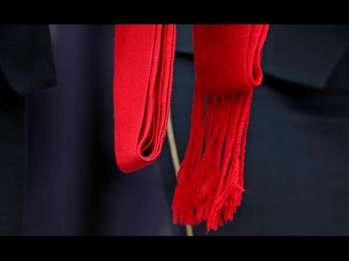 Sciarpa s'impiglia, muore operaia