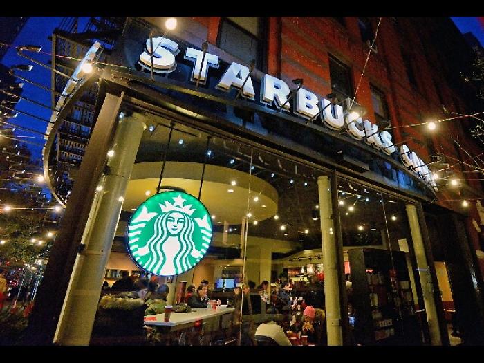 A Starbuck un corso contro il razzismo