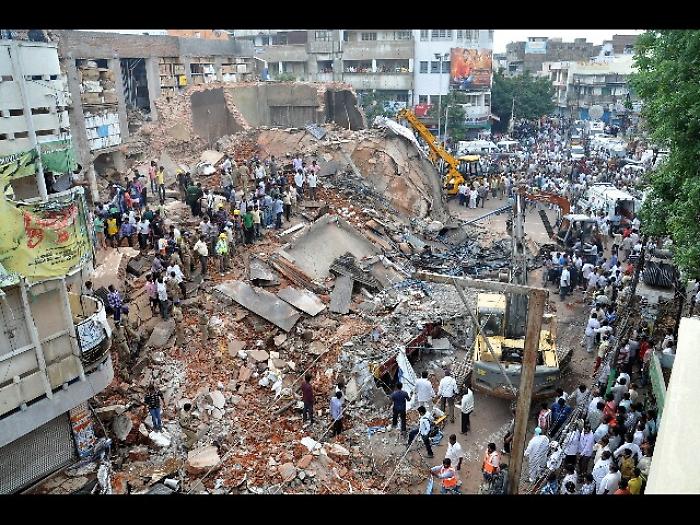 India: crolla un hotel, 10 morti