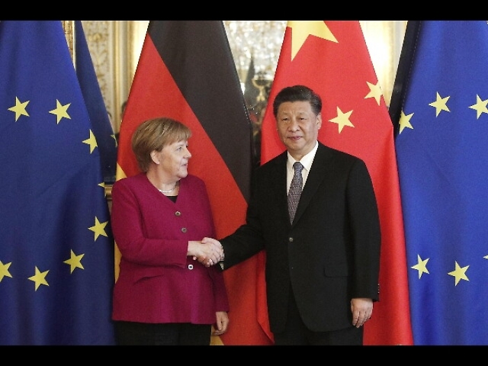 Merkel a Xi, più reciprocità su Via Seta