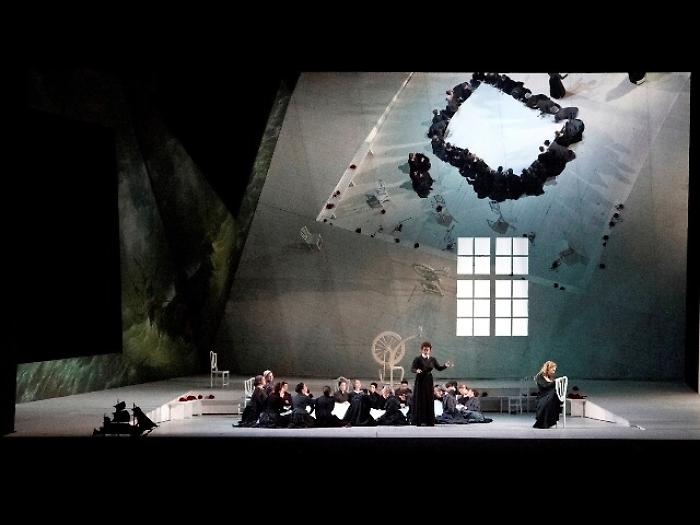 Petruzzelli riparte con Olandese Volante