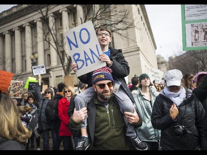 Trump: protesta davanti a Casa Bianca