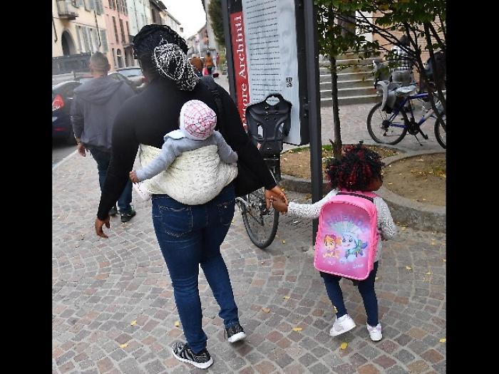Sciopero cuoche a Lodi,panini a studenti