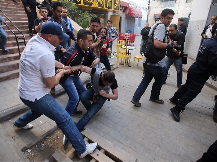 Algeria: piazza contro nomina Bensalah