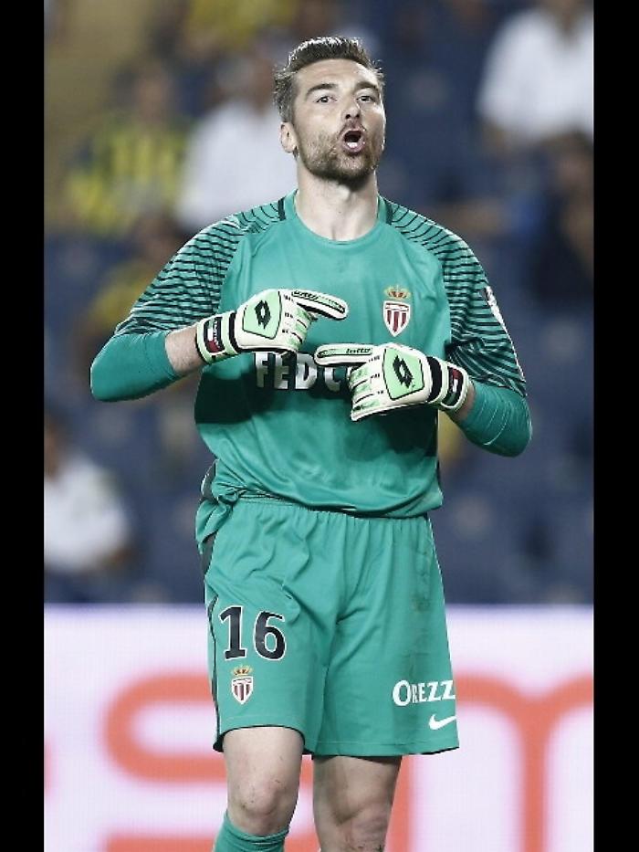 De Sanctis ritira querela, devolve somma
