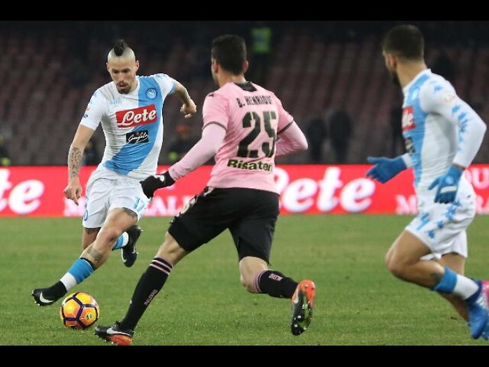 Calcio: il Palermo frena il Napoli