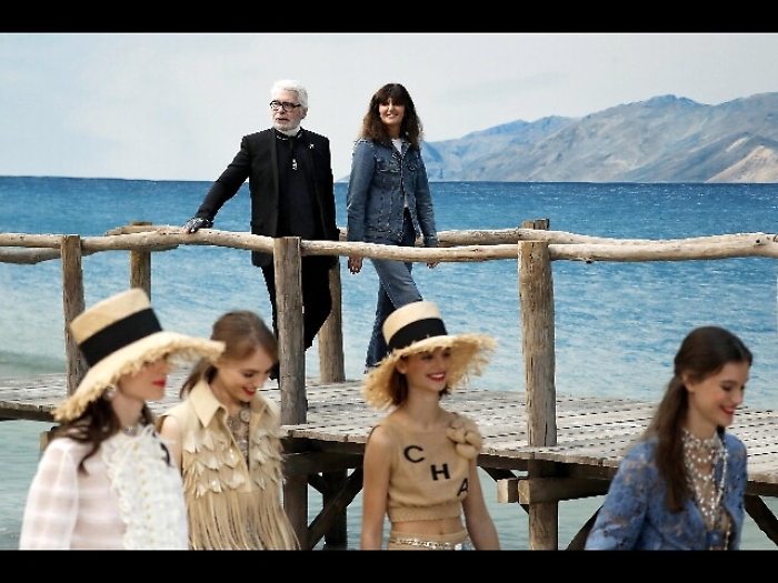 Chanel, successione a Virginie Viard