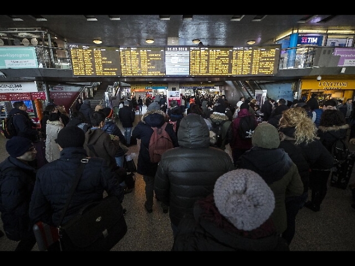 Neve:treni rallentati,ritardi fino 7 ore