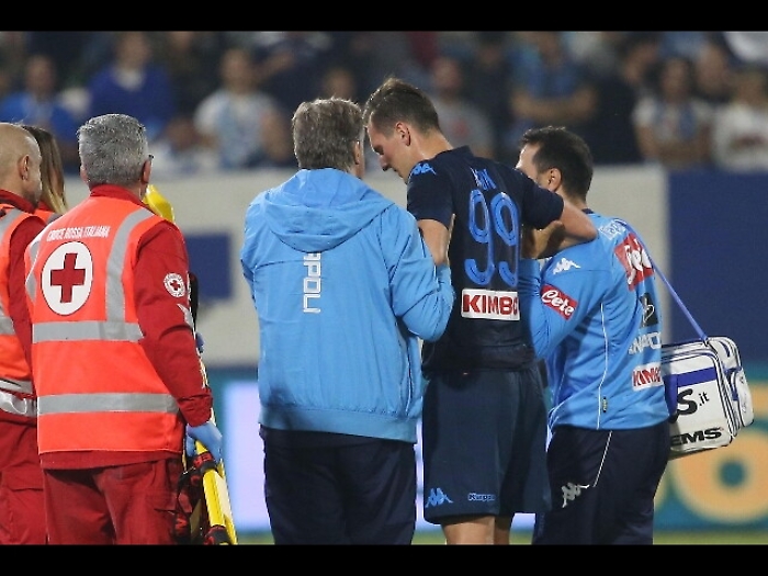 Napoli, Milik verso intervento ginocchio