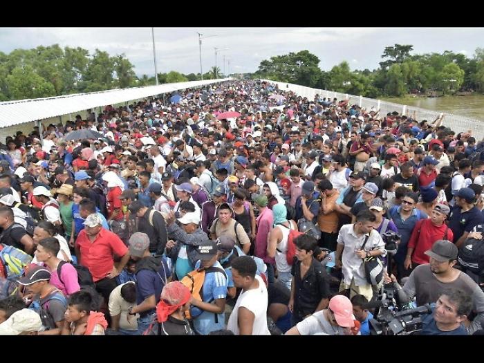 7mila migranti in marcia verso gli Usa