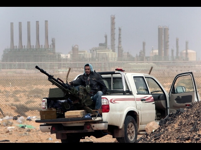 Petrolio: continua a salire con Libia