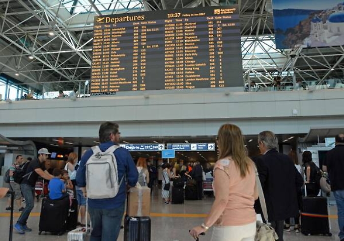 Corte Ue, compagnia aerea deve rimborsare in caso sciopero