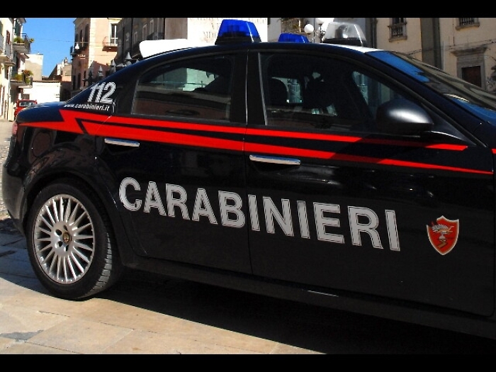 Incendiato portone tribunale Rovereto