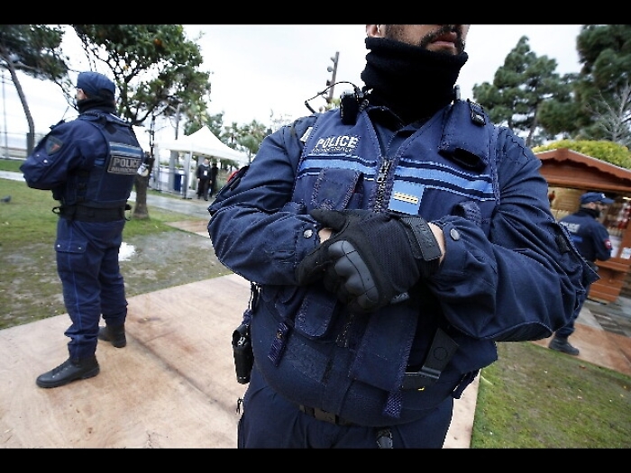 Attentato Nizza, polizia perquisita