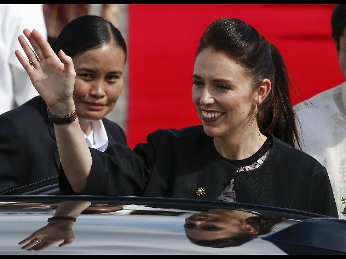 Sessista con premier,conduttore nei guai