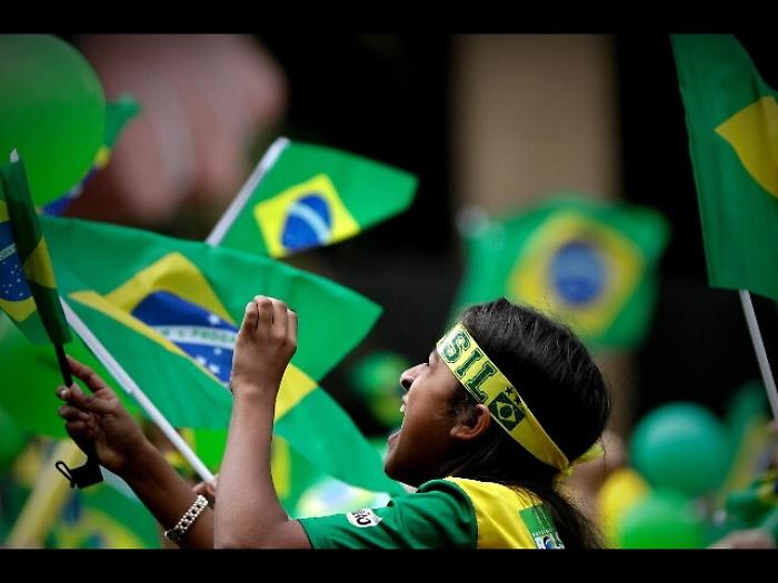 Brasile: sondaggio, Bolsonaro al 60%