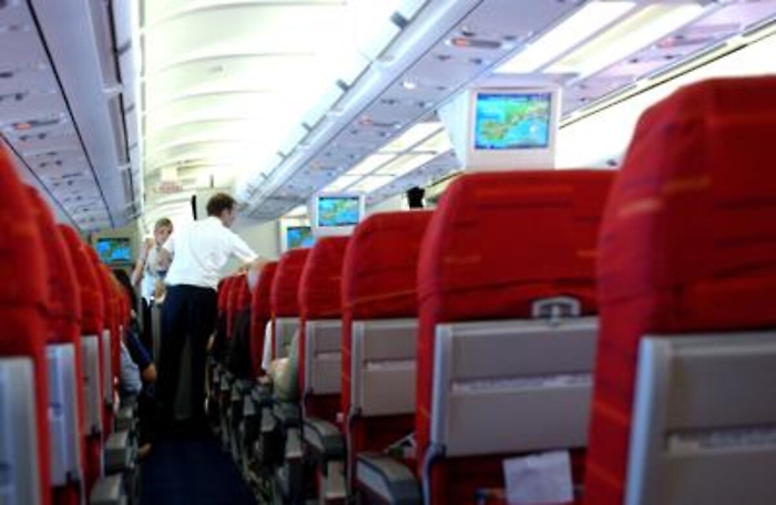 Salute: troppo rumore in volo, 63% italiani vuole 'silent zone'