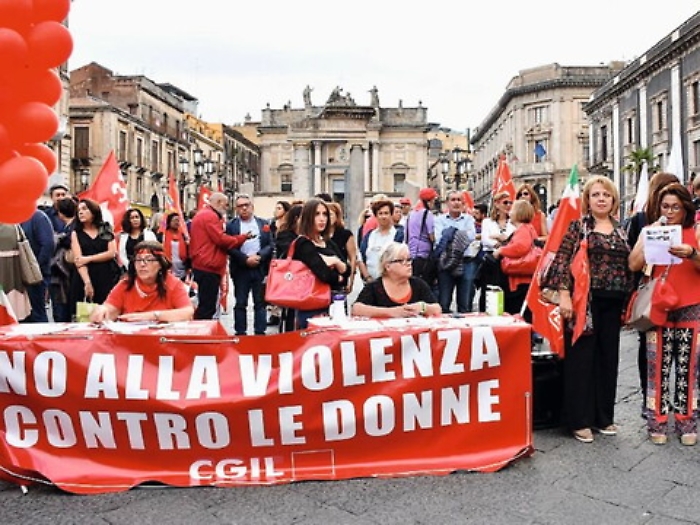 Catania, violenza sulle donne: una piazza, due manifestazioni