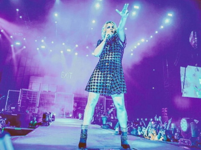 Nuova musica e nuovo linguaggio per Emma e il suo &ldquo;Essere qui&rdquo;