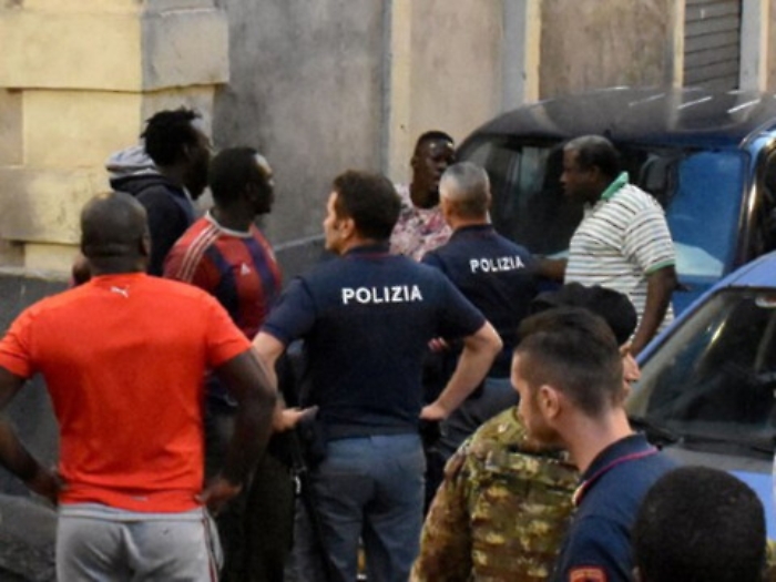 Catania, paura a San Berillo: rissa tra africani che si contendono territorio